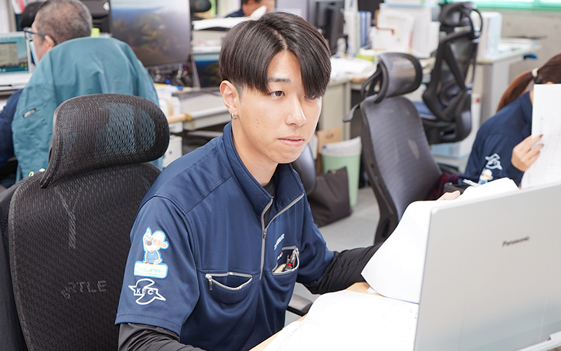 先輩社員の日常 0
