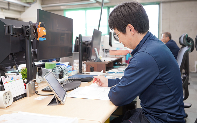 先輩社員の日常 0