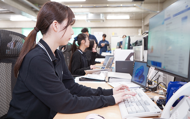先輩社員の日常 0